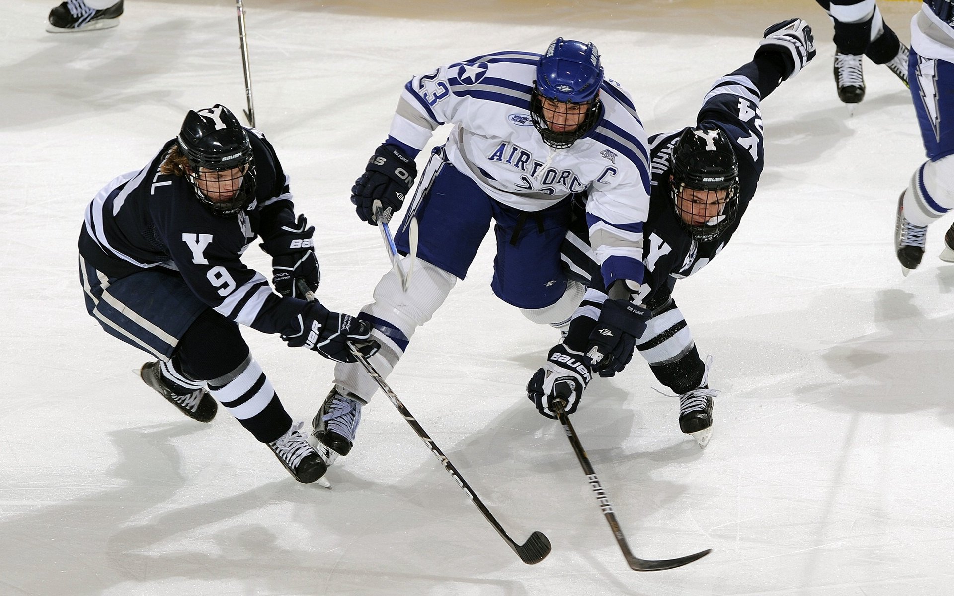 拜仁持续高歌猛进，稳居榜首，拜仁拜仁